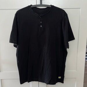 Vuori Men’s Henley Short Sleeve Shirt